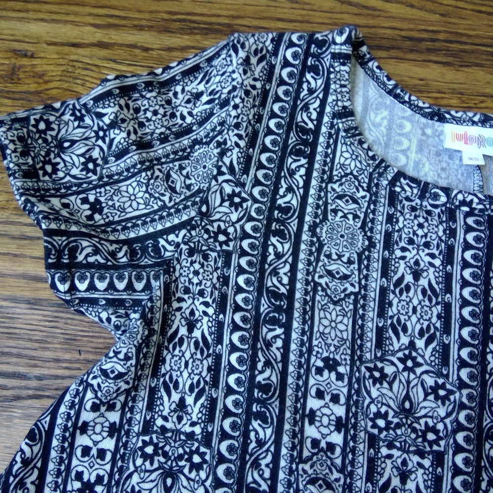LulaRoe T-Shirt Dress W/ Pocket Patterened Size XS - Picture 5 of 7